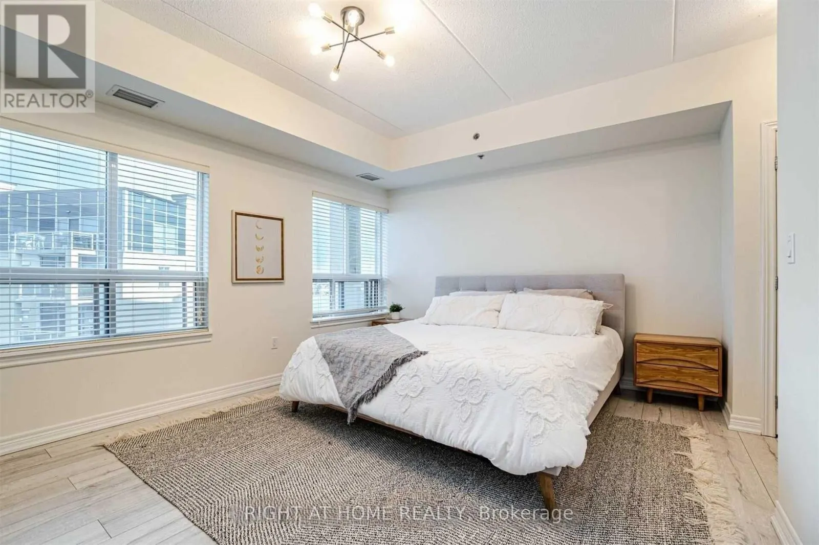 512 - 1421 COSTIGAN ROAD