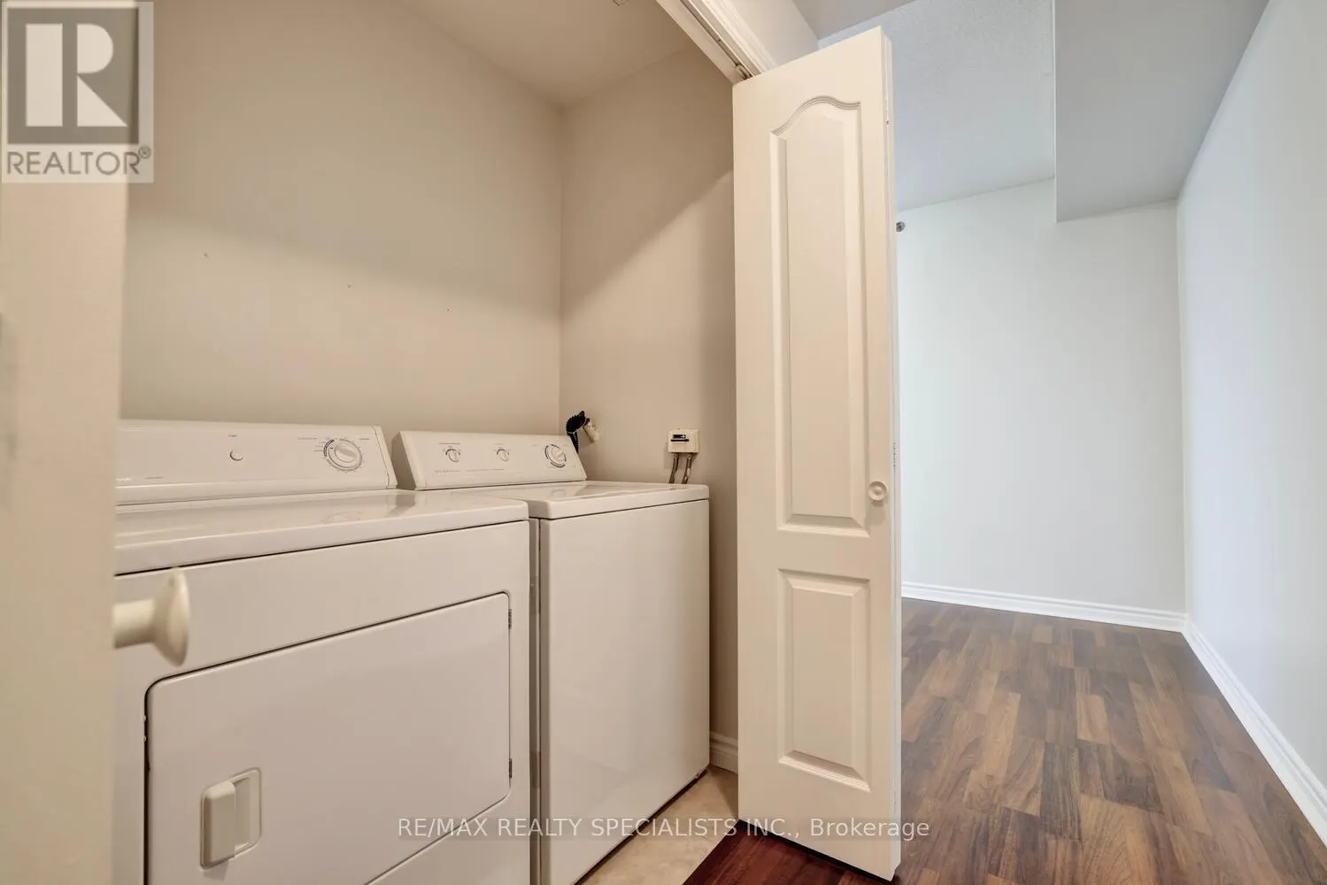 404 - 810 SCOLLARD COURT