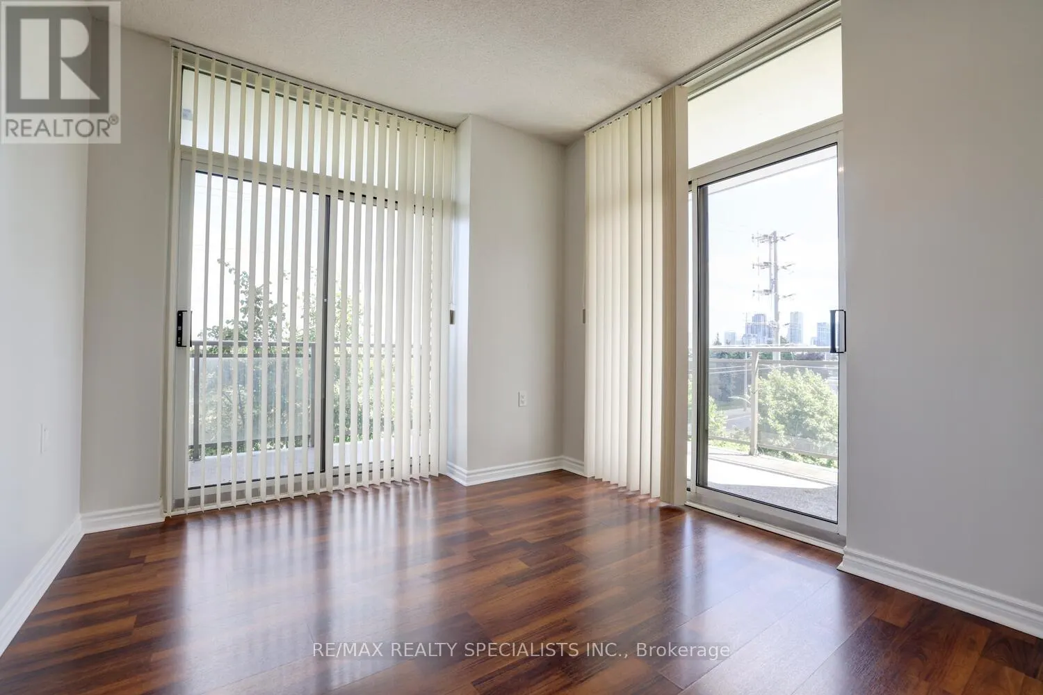 404 - 810 SCOLLARD COURT