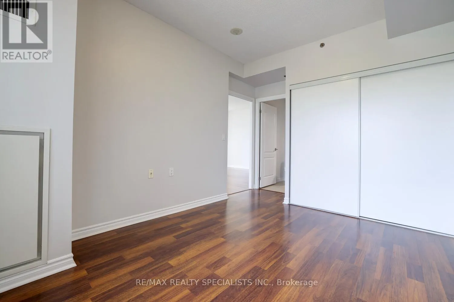 404 - 810 SCOLLARD COURT