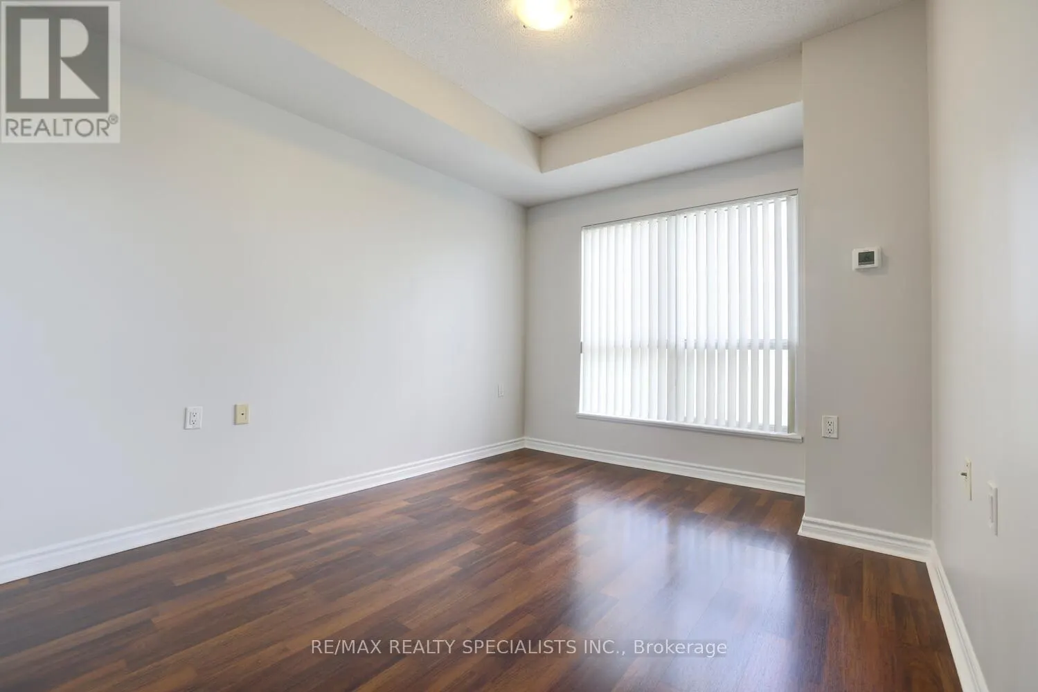 404 - 810 SCOLLARD COURT