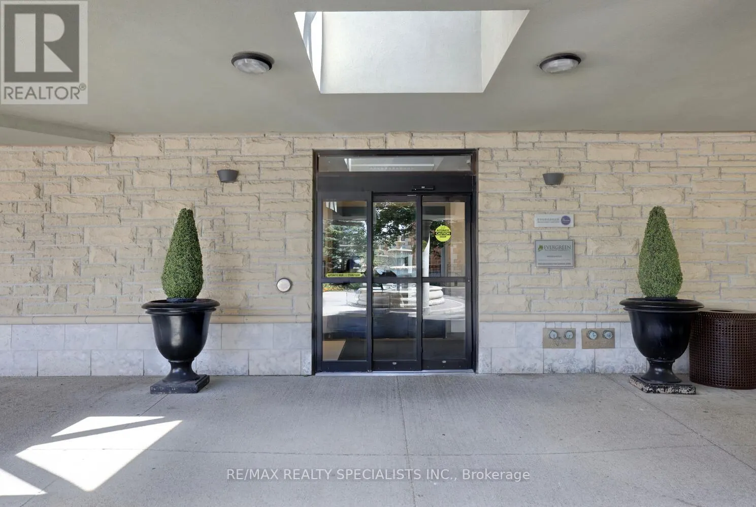 404 - 810 SCOLLARD COURT