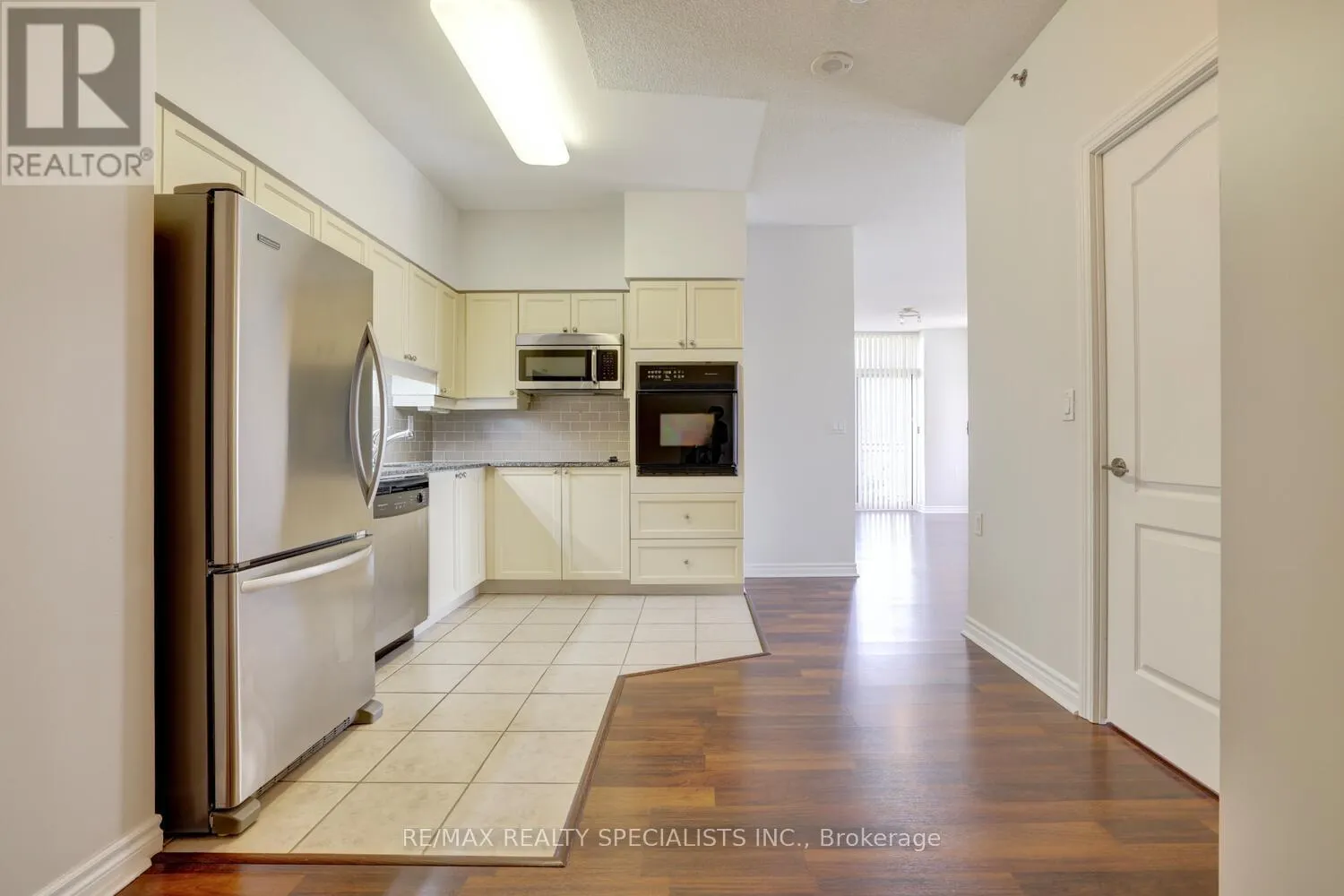 404 - 810 SCOLLARD COURT