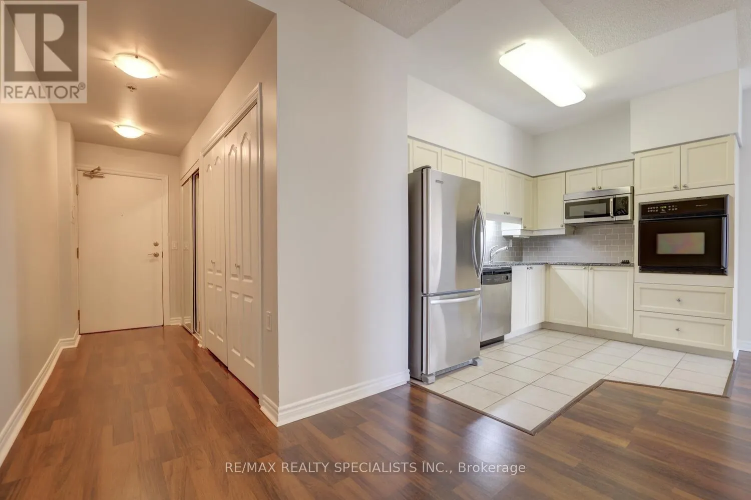 404 - 810 SCOLLARD COURT