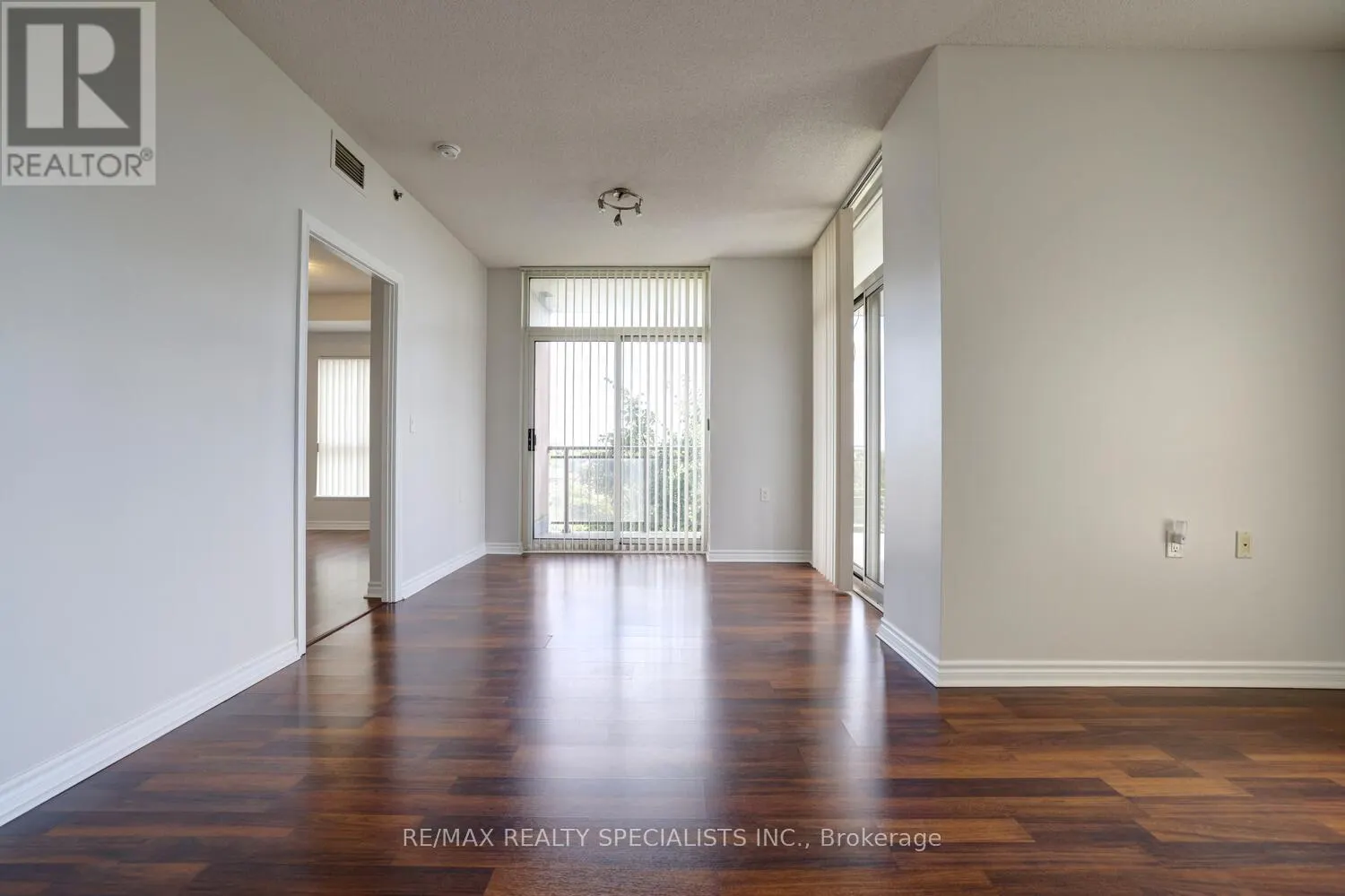 404 - 810 SCOLLARD COURT
