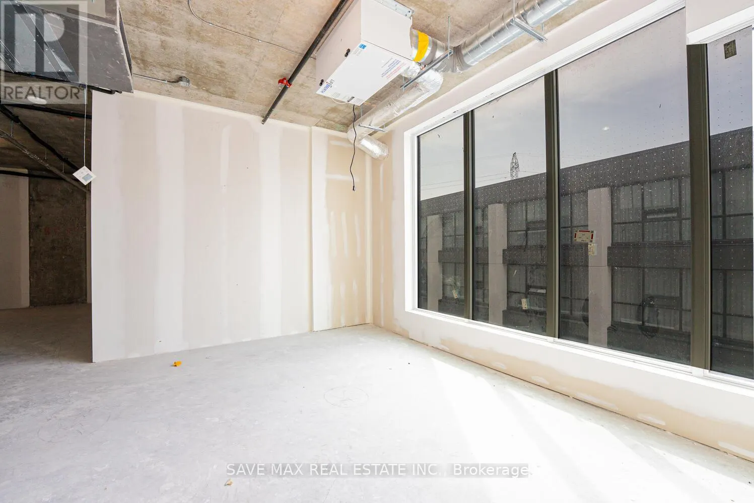 319 - 600 DIXON ROAD