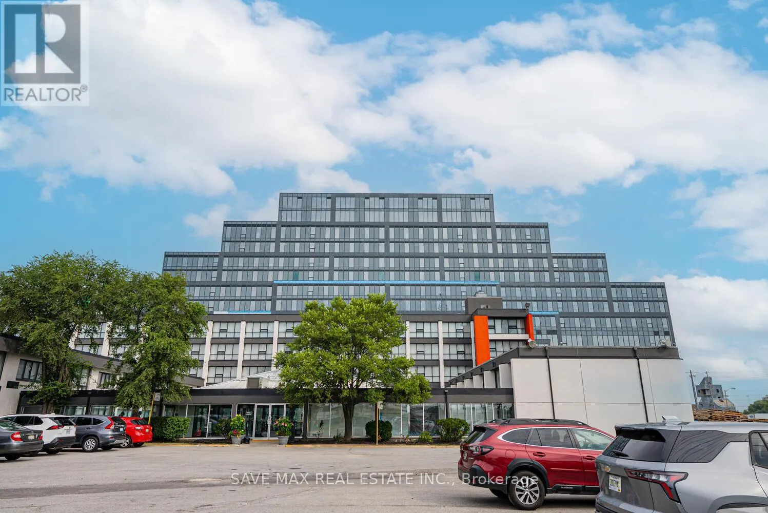 319 - 600 DIXON ROAD