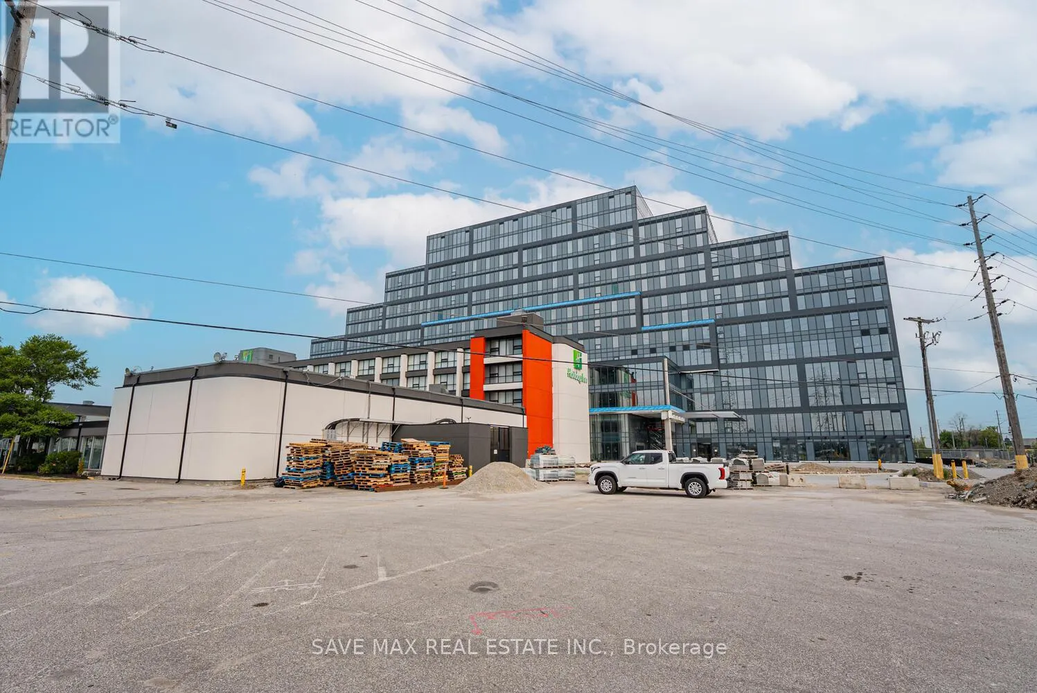 319 - 600 DIXON ROAD