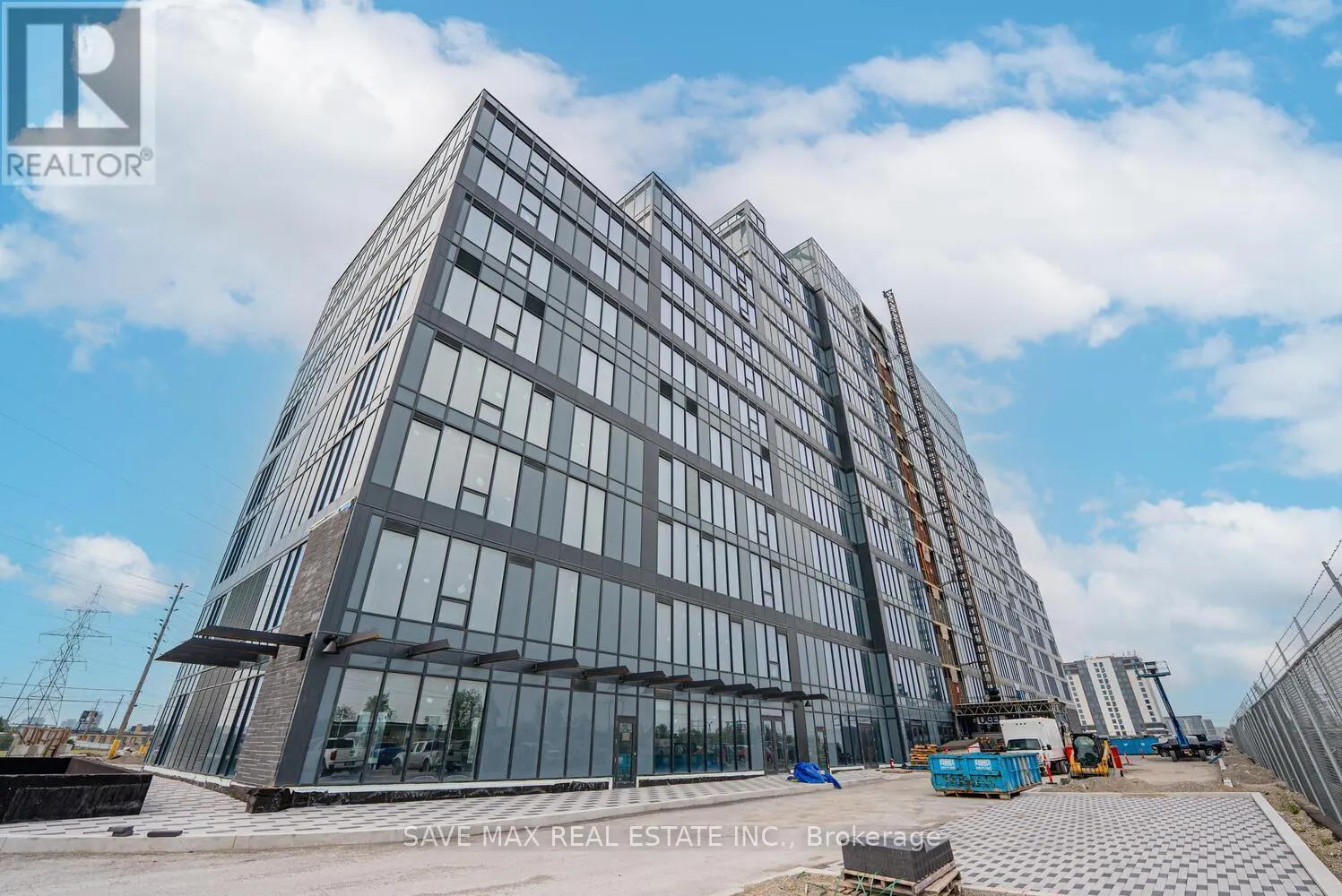 319 - 600 DIXON ROAD