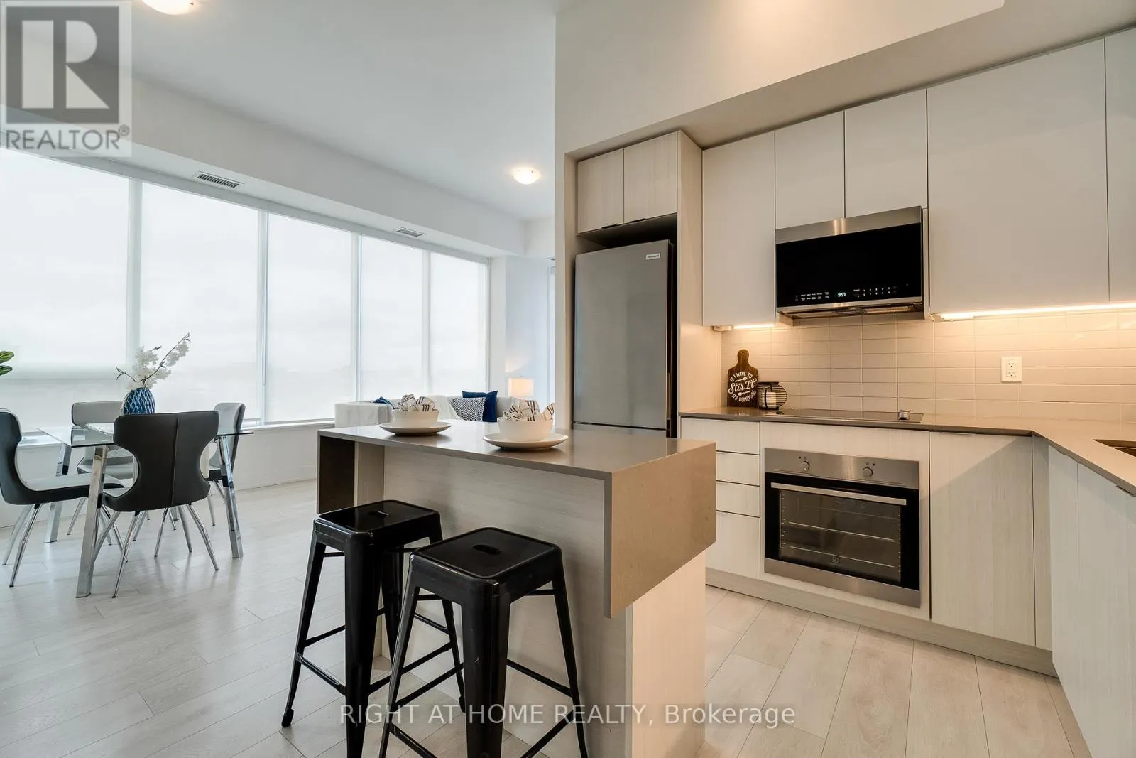 345 - 2485 TAUNTON ROAD
