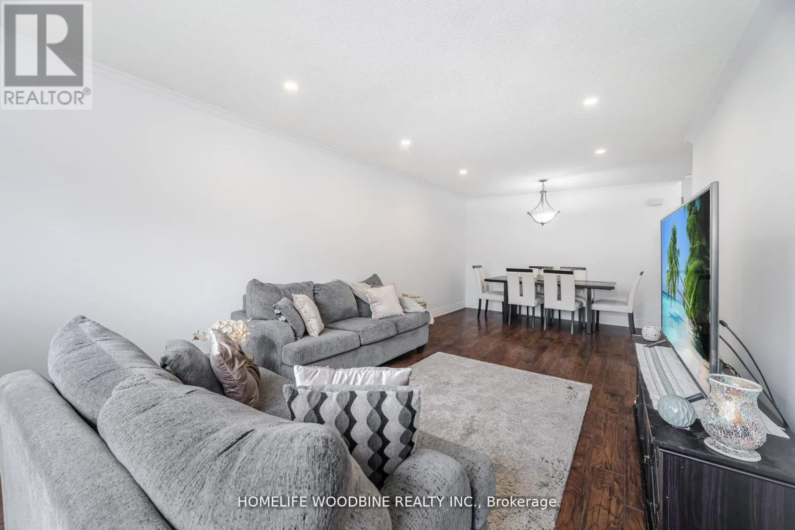 2498 MAINROYAL STREET