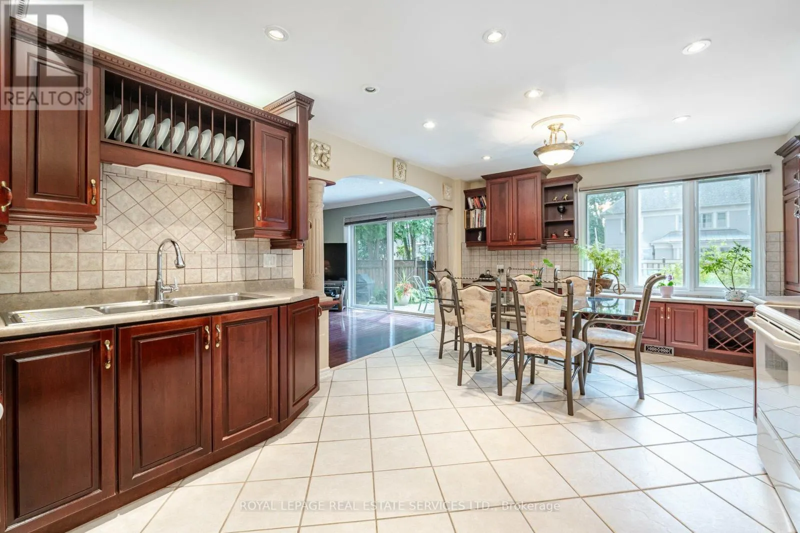 2130 AUTUMN BREEZE DRIVE N
