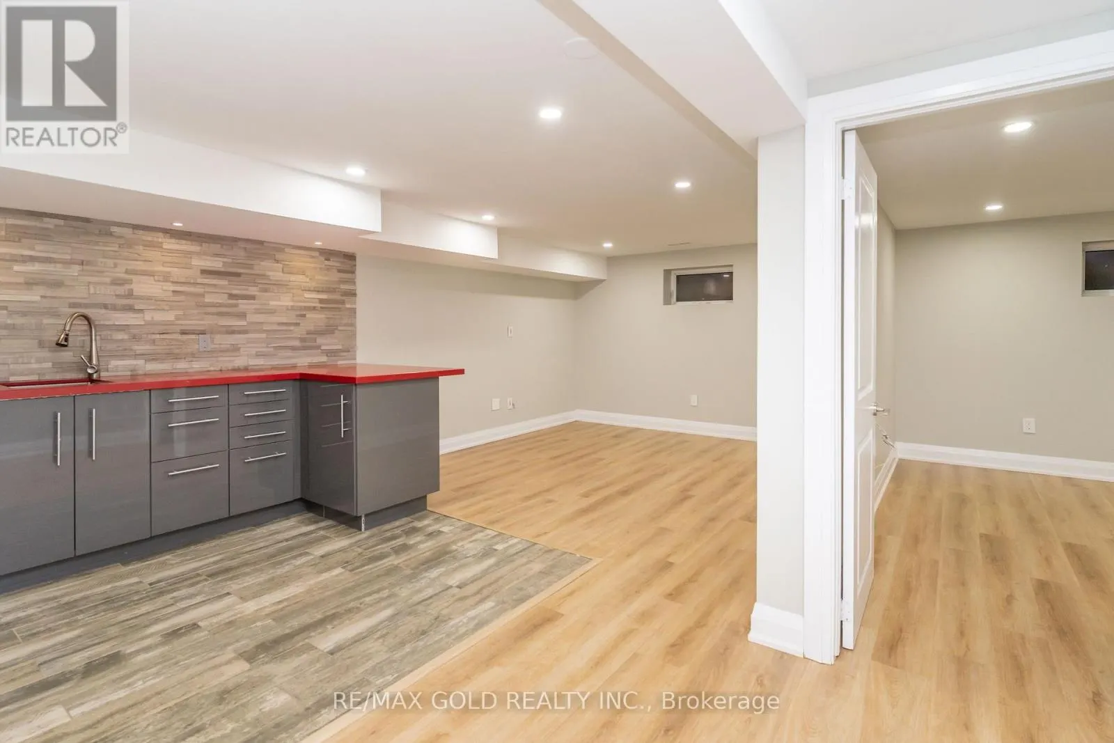 39 ASCOT AVENUE