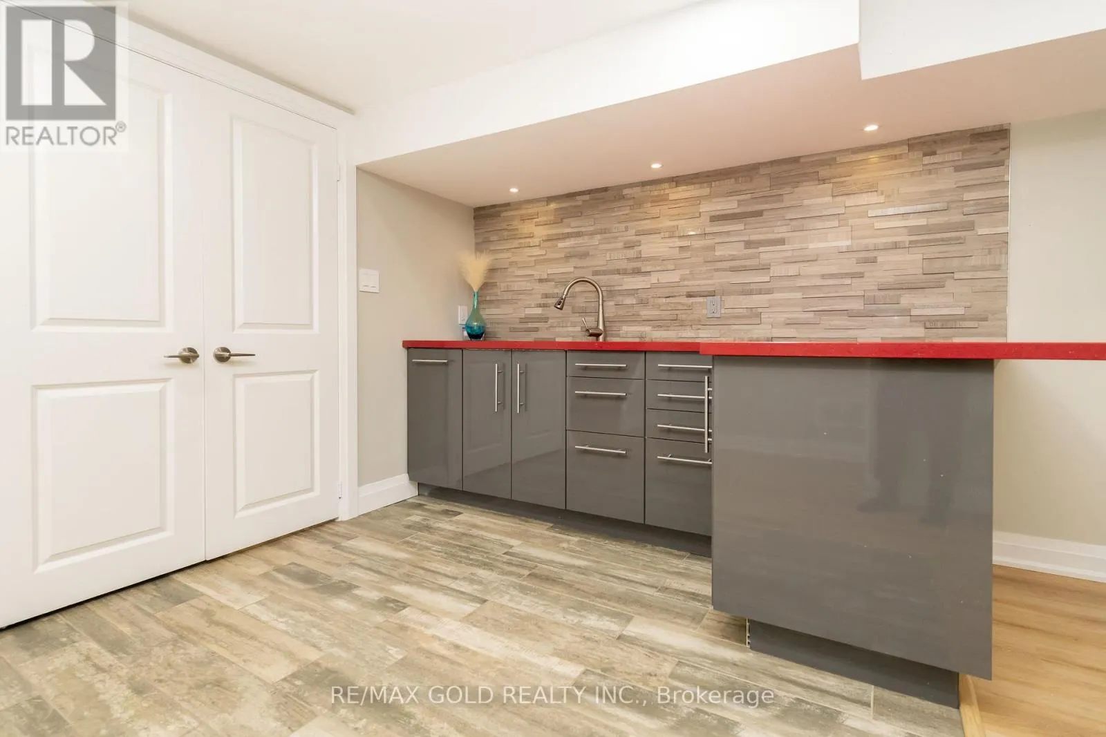 39 ASCOT AVENUE