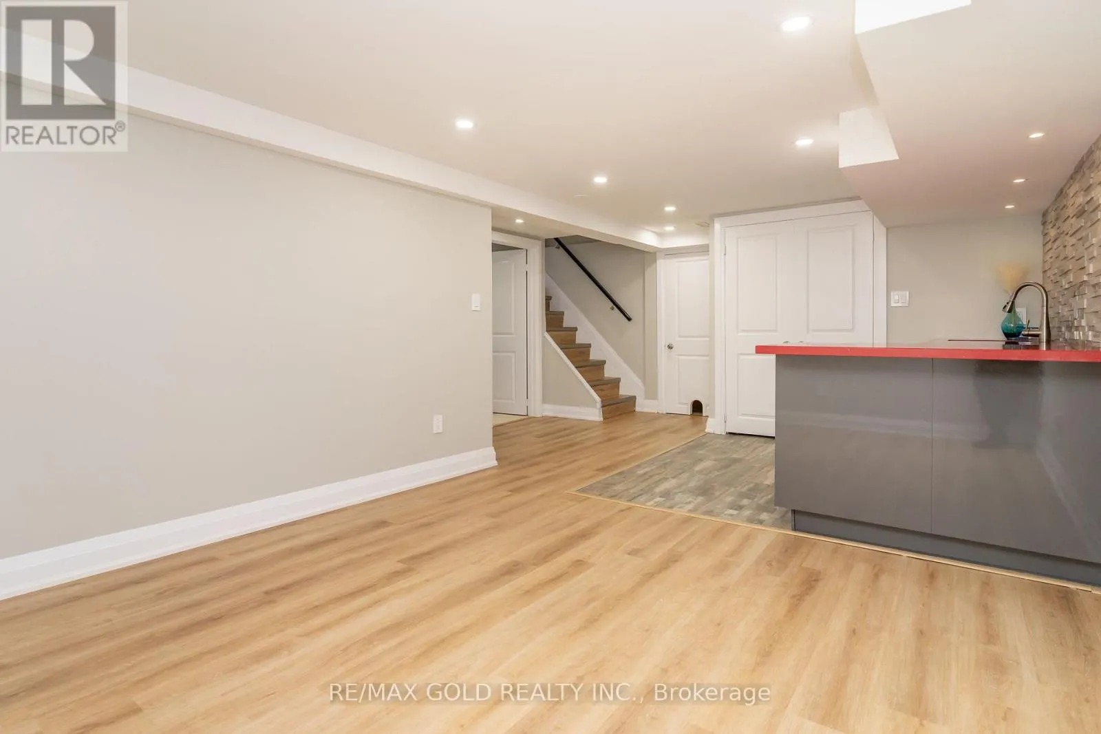 39 ASCOT AVENUE