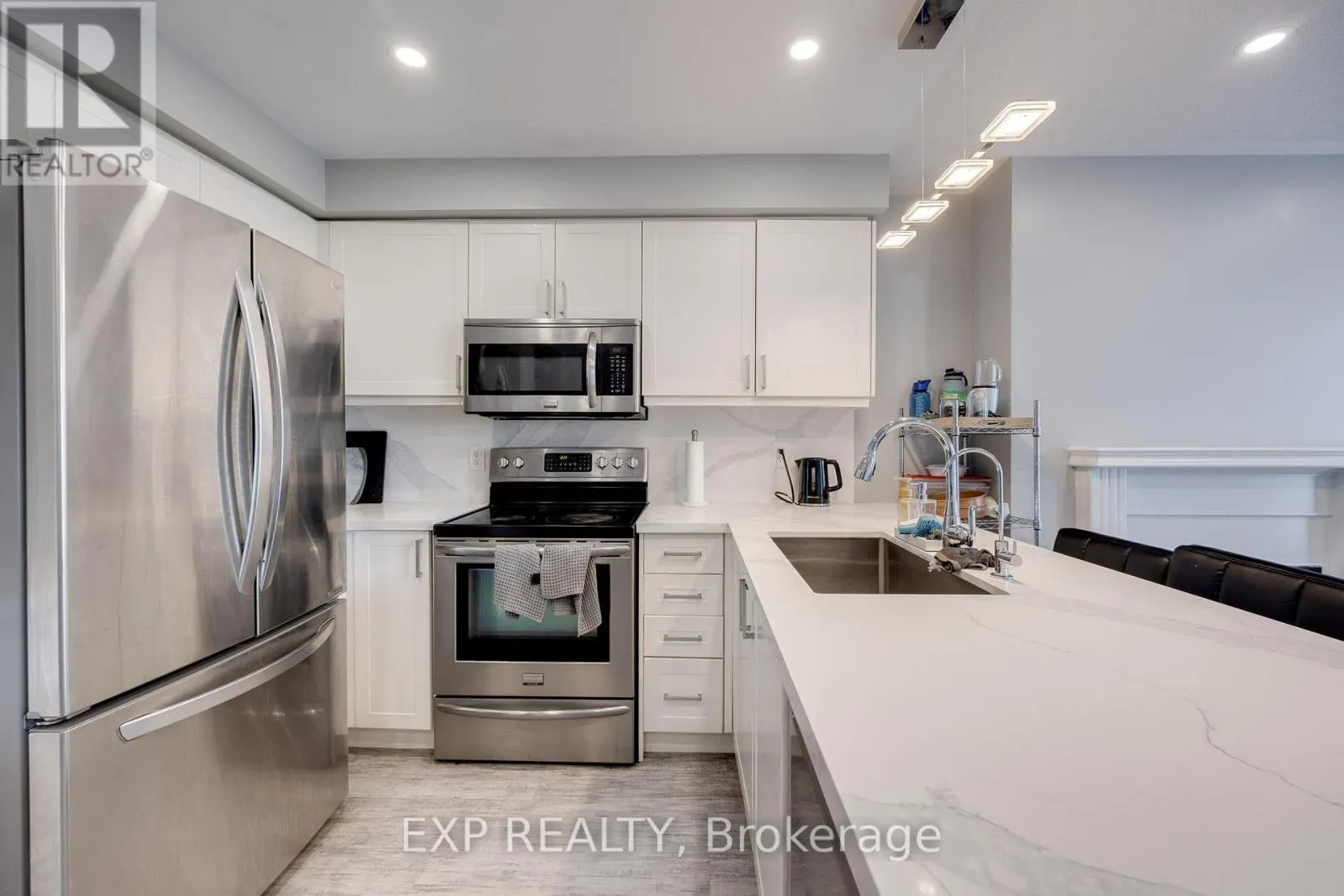 1015 BORDEN LANE