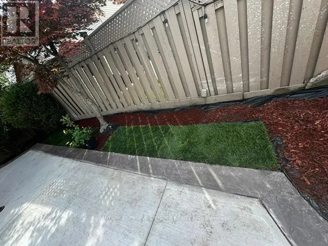 32 RIDGEMORE CRESCENT