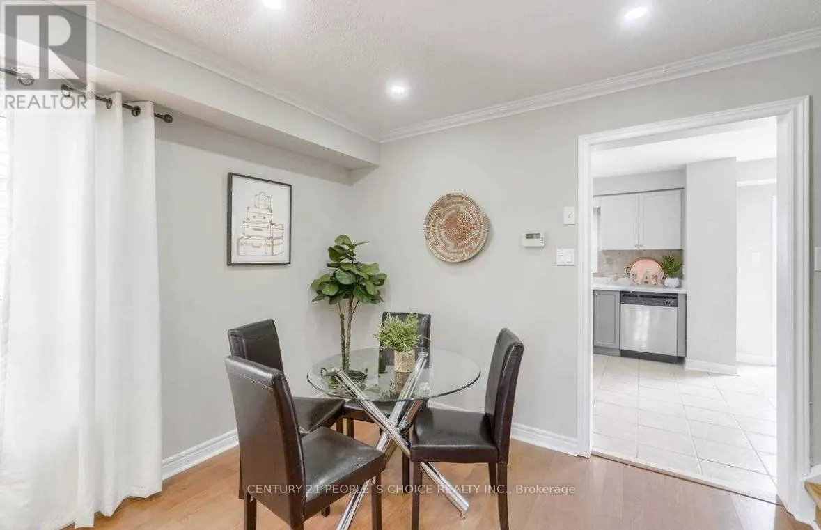 32 RIDGEMORE CRESCENT