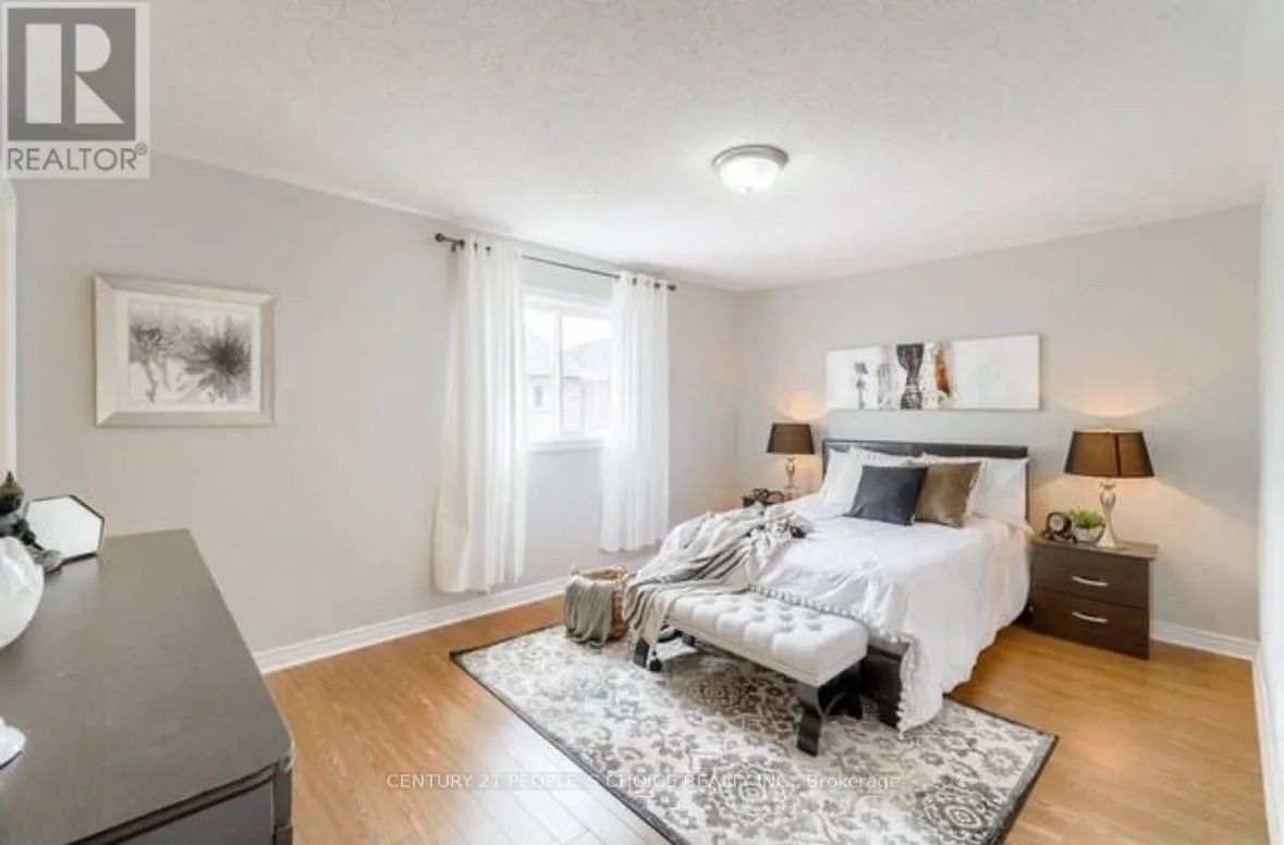 32 RIDGEMORE CRESCENT