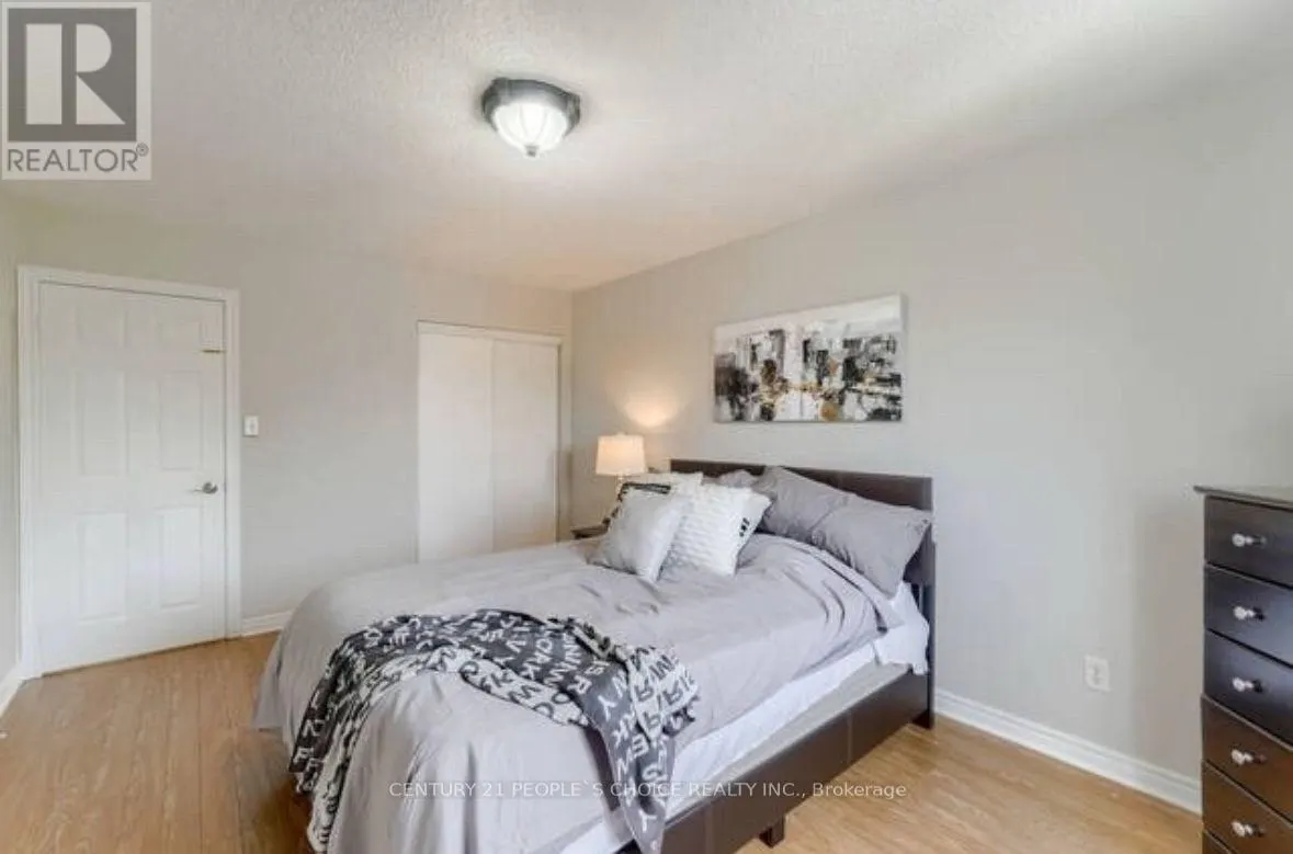 32 RIDGEMORE CRESCENT