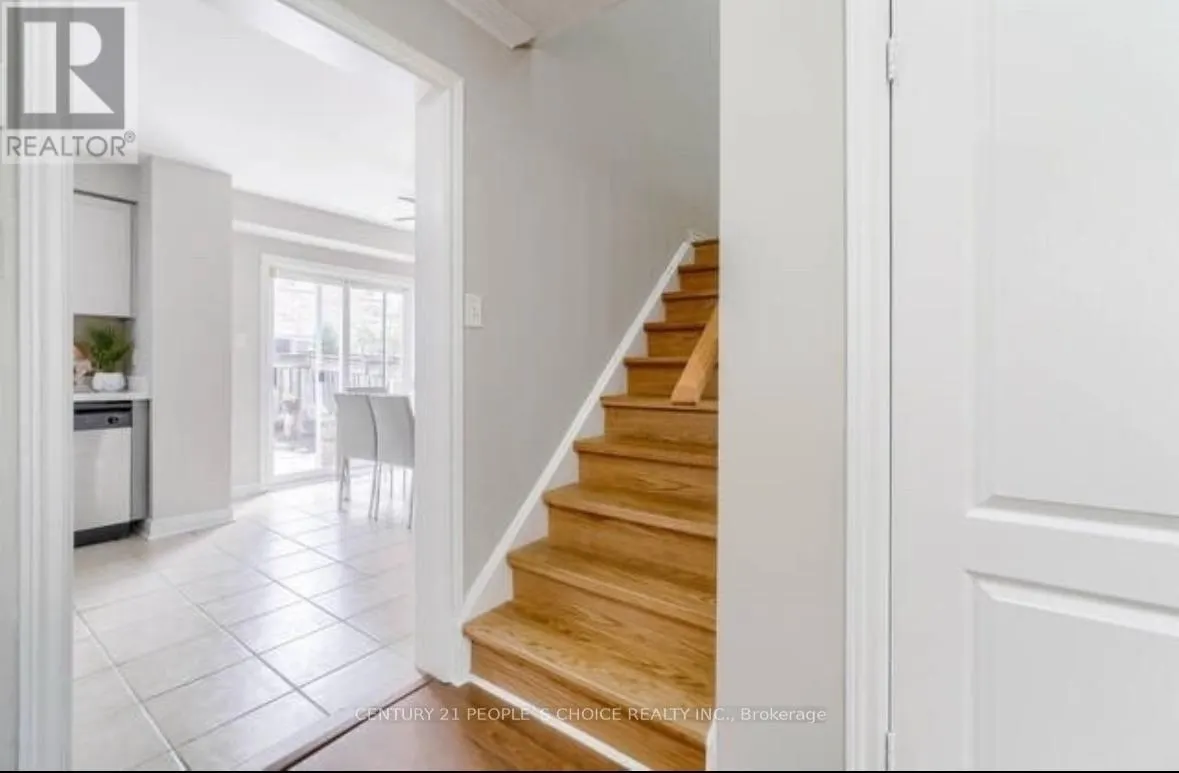 32 RIDGEMORE CRESCENT