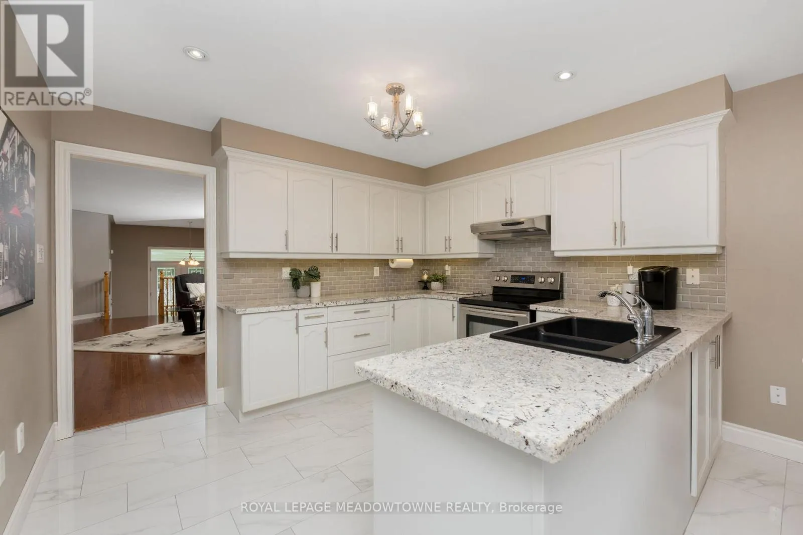 9 JOHNSON CRESCENT