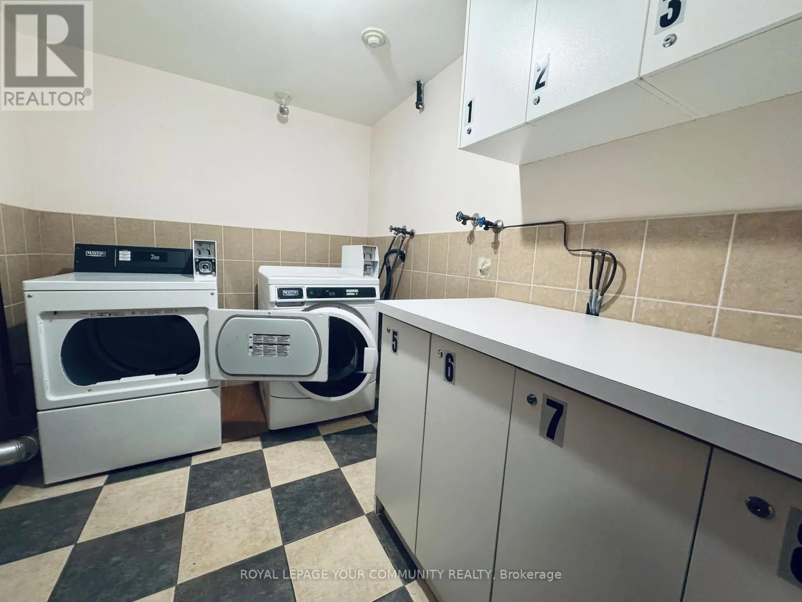G1 - 2417 DUNDAS STREET W