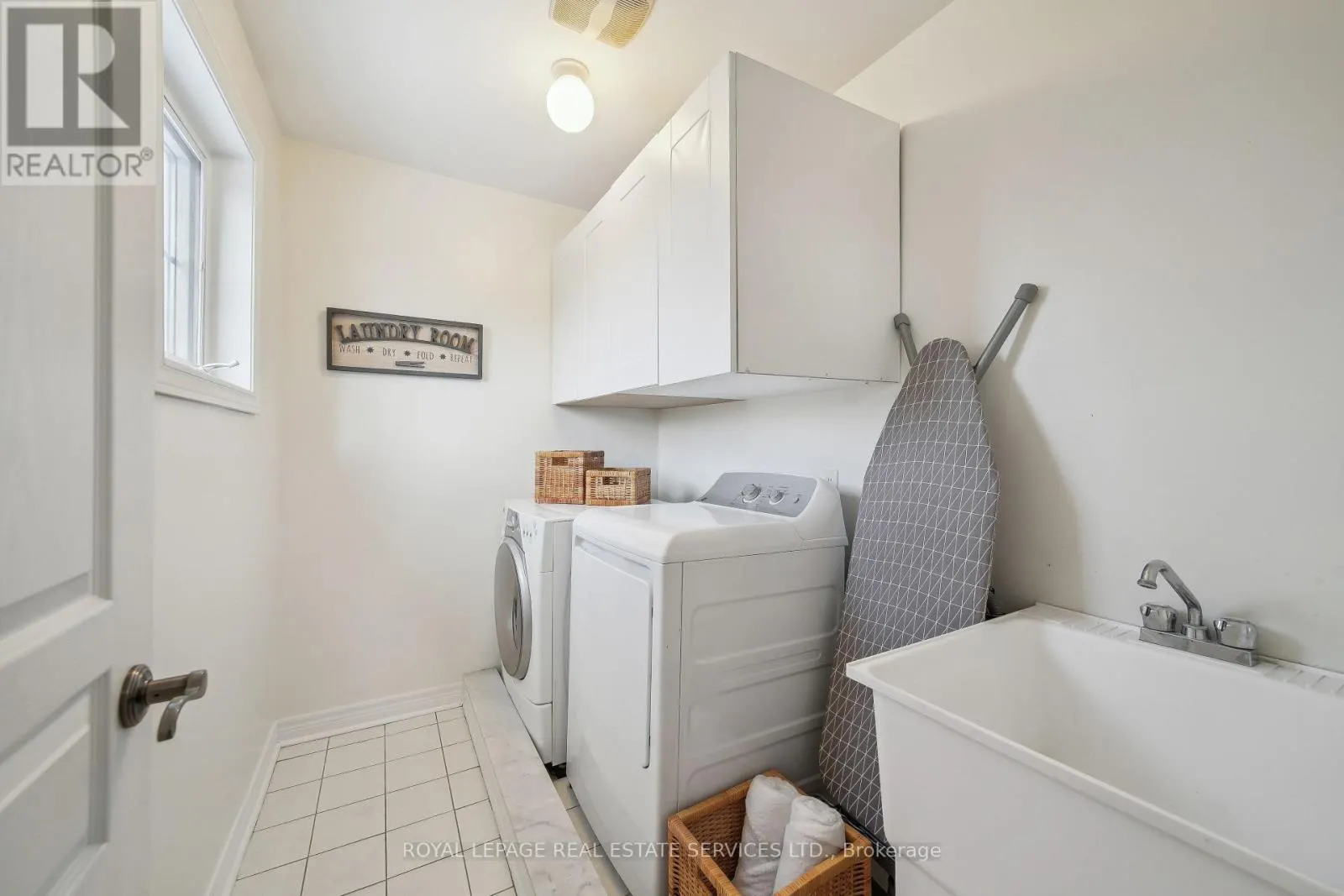 2313 BLUE OAK CIRCLE