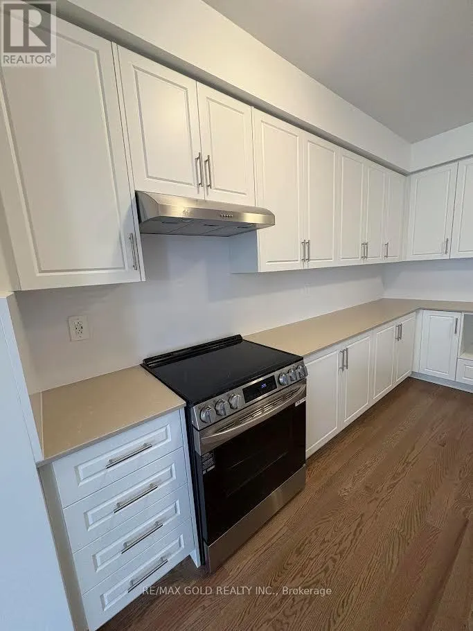 315 BERGAMOT AVENUE