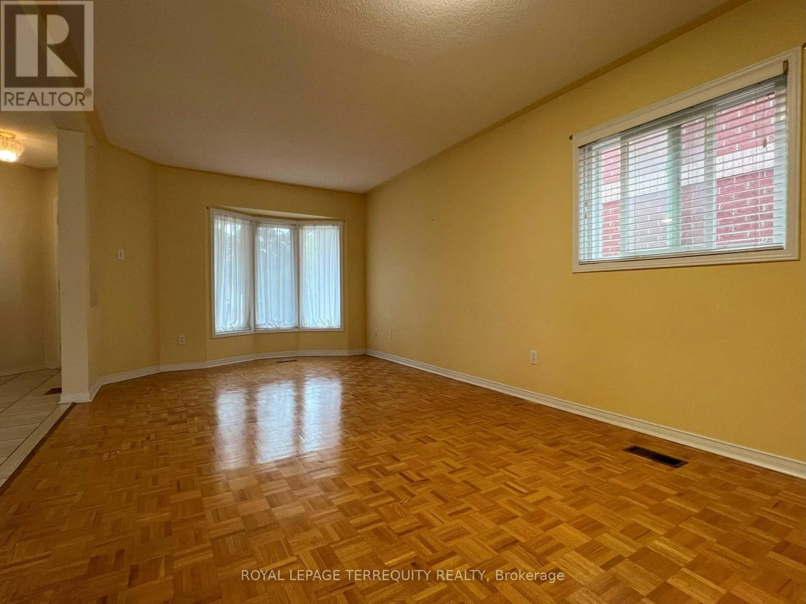 5252 WILLOWSIDE COURT
