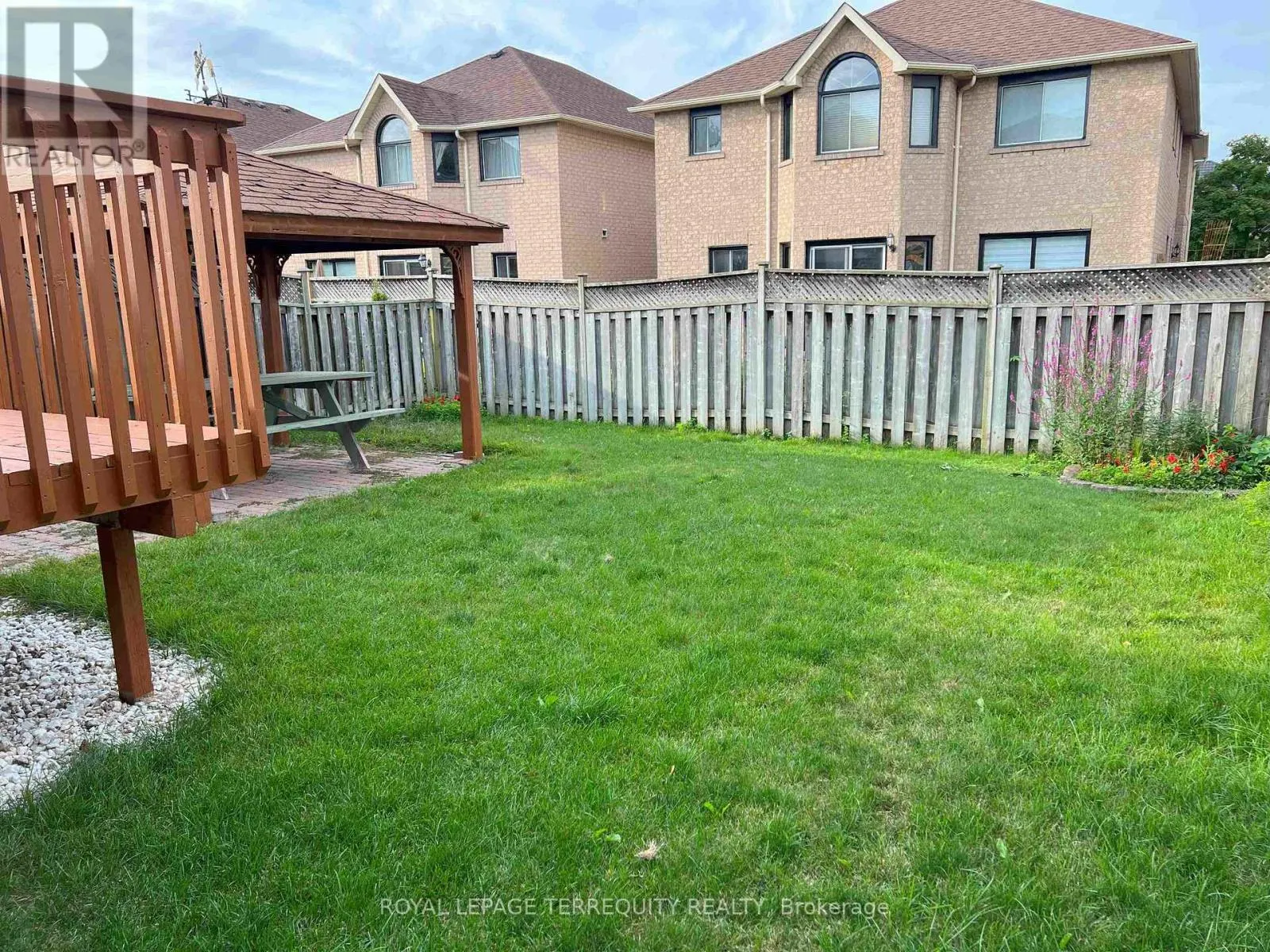 5252 WILLOWSIDE COURT