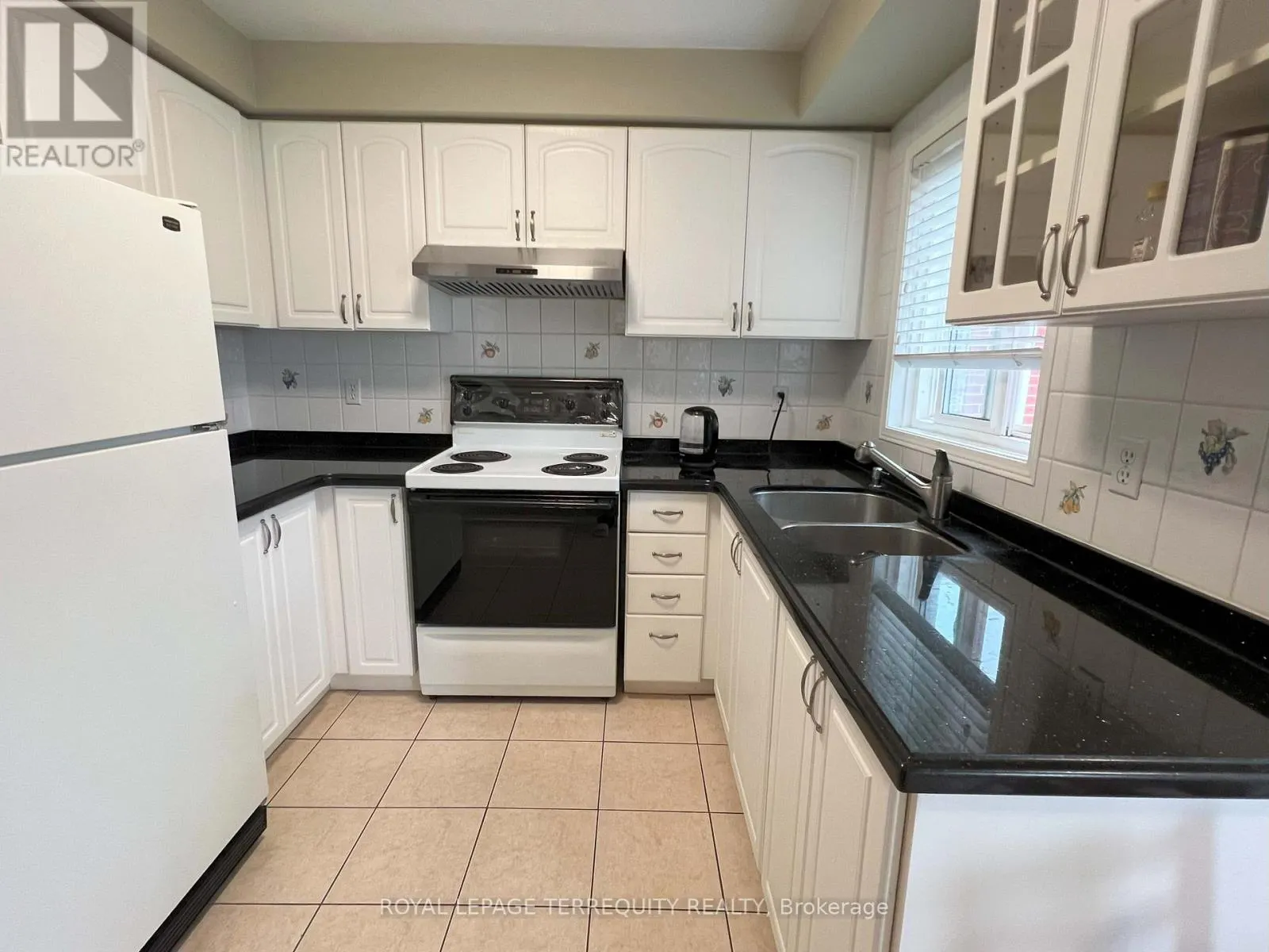 5252 WILLOWSIDE COURT