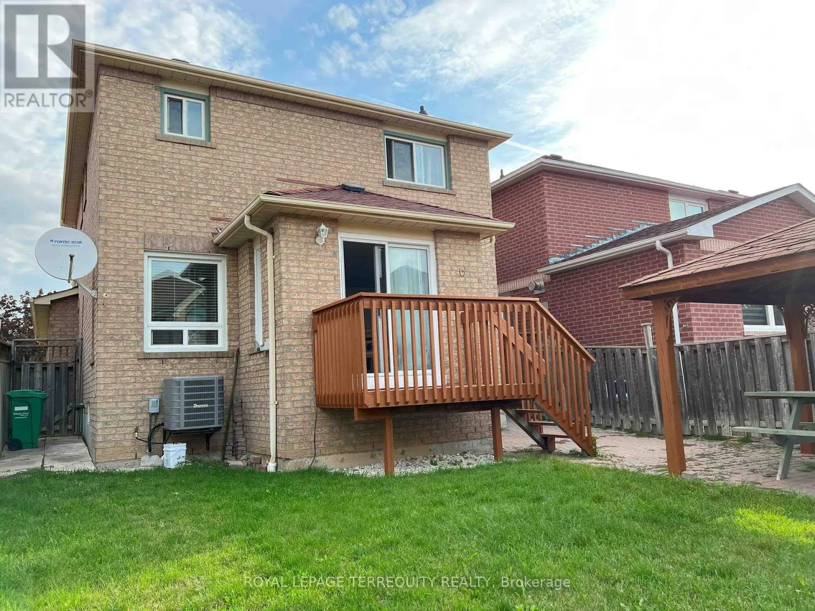 5252 WILLOWSIDE COURT
