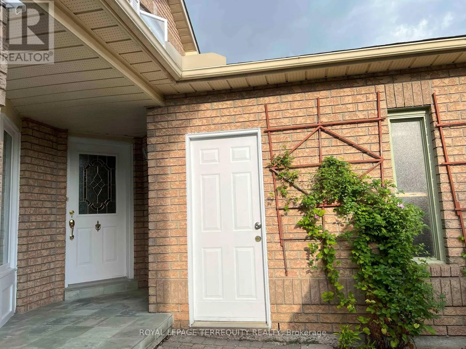 5252 WILLOWSIDE COURT