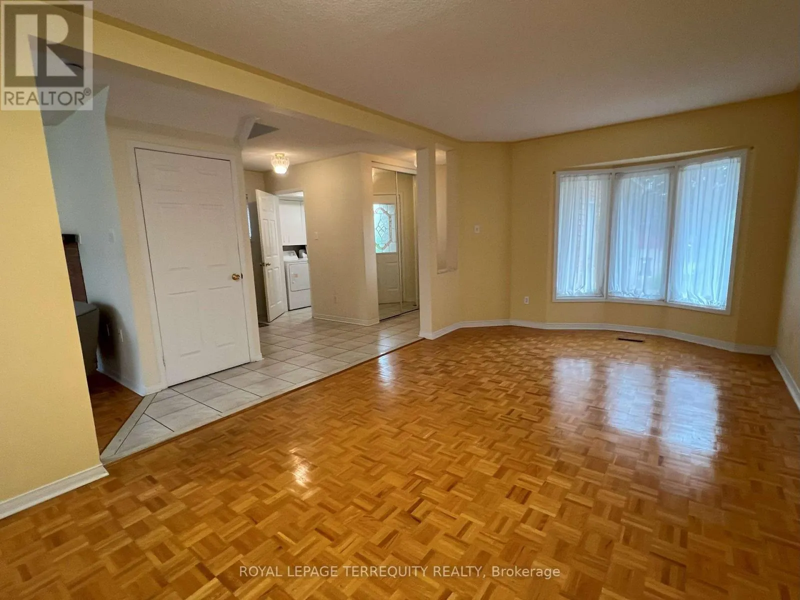 5252 WILLOWSIDE COURT