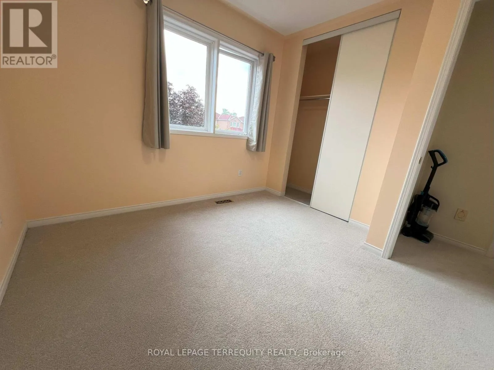 5252 WILLOWSIDE COURT
