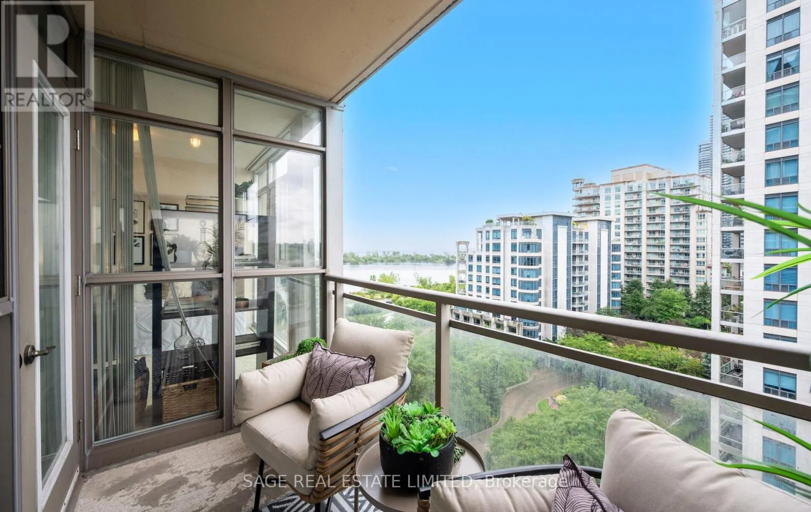 1005 - 3 MARINE PARADE DRIVE