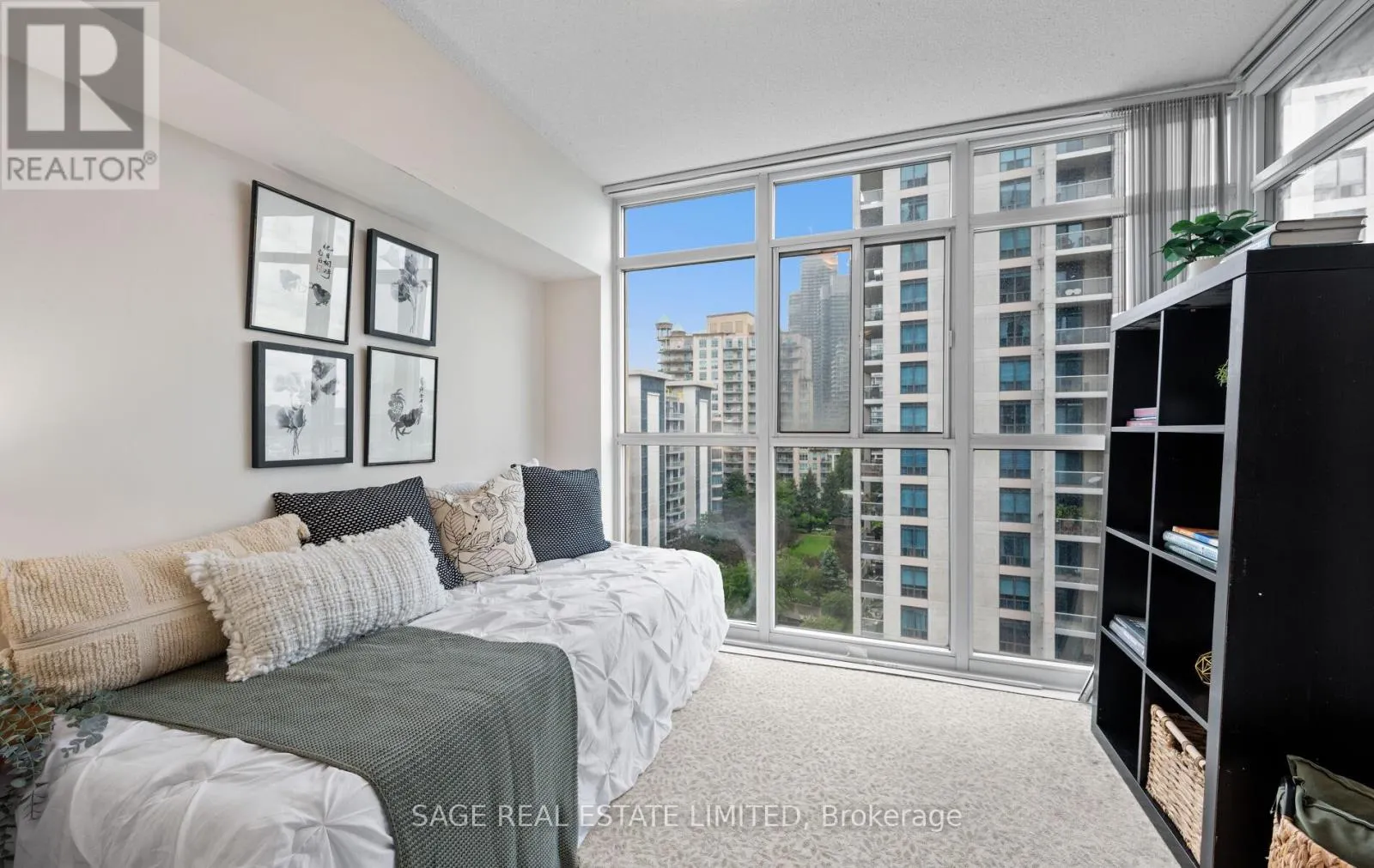 1005 - 3 MARINE PARADE DRIVE