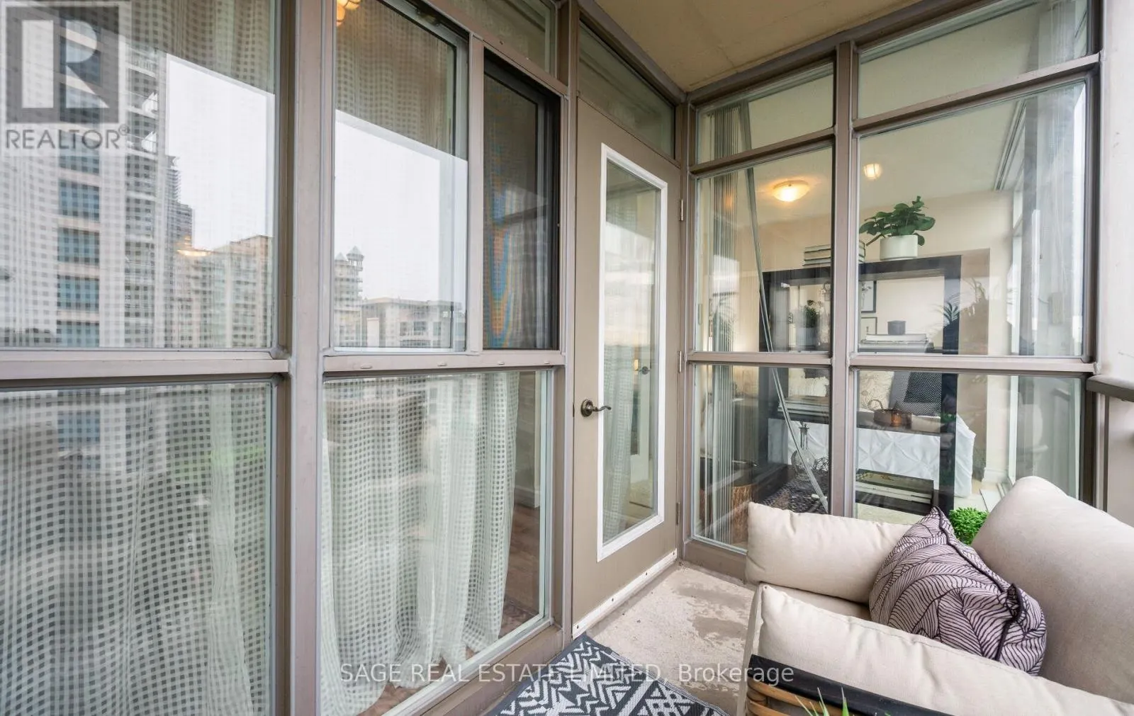 1005 - 3 MARINE PARADE DRIVE