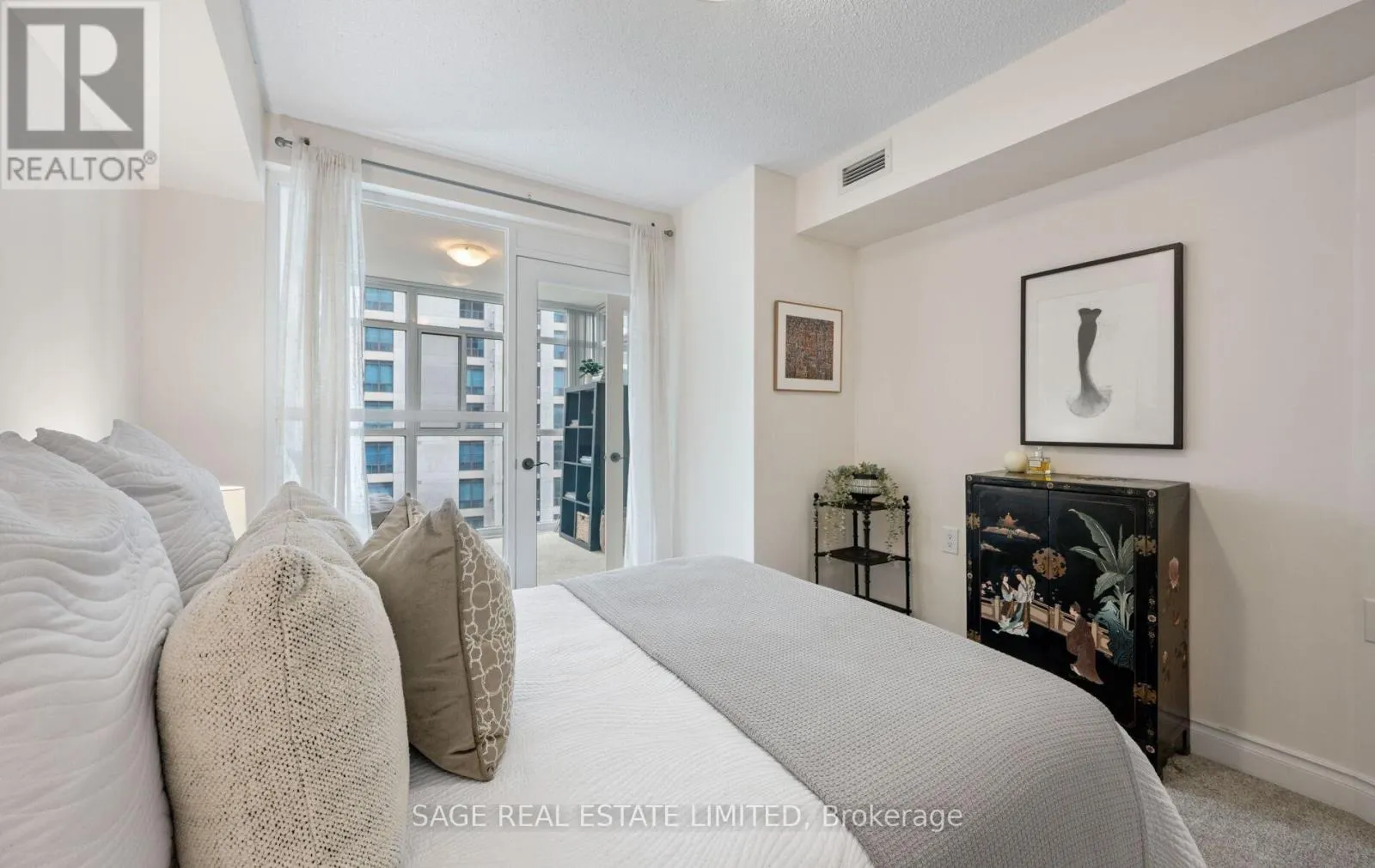 1005 - 3 MARINE PARADE DRIVE