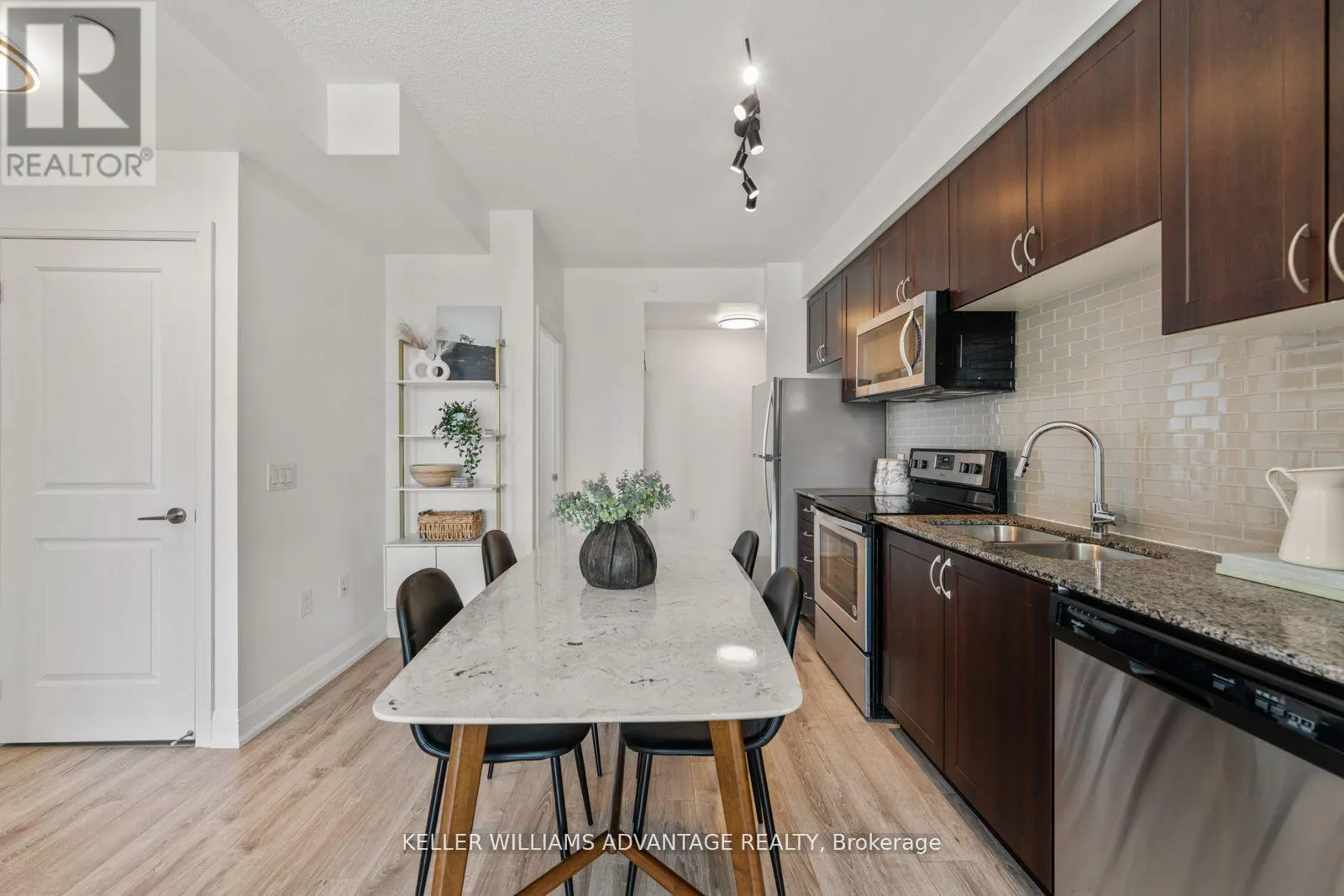 813 - 2800 KEELE STREET