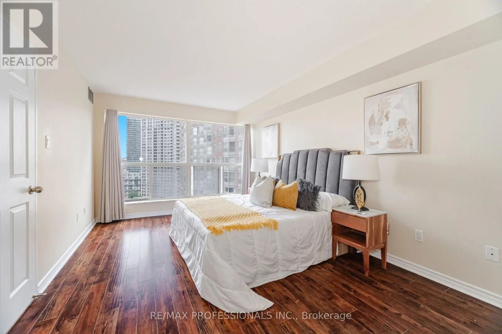 1606 - 335 WEBB DRIVE