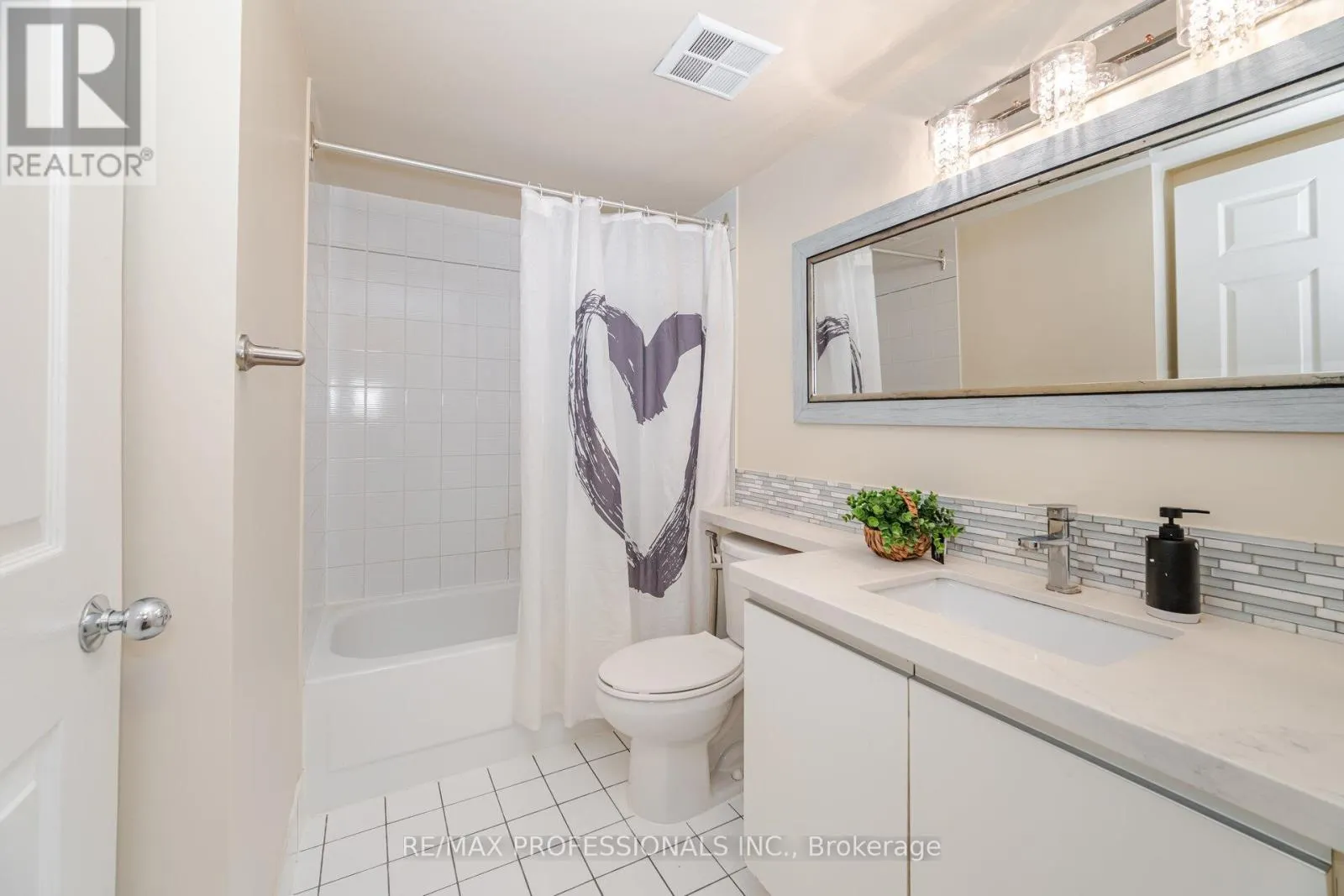 1606 - 335 WEBB DRIVE