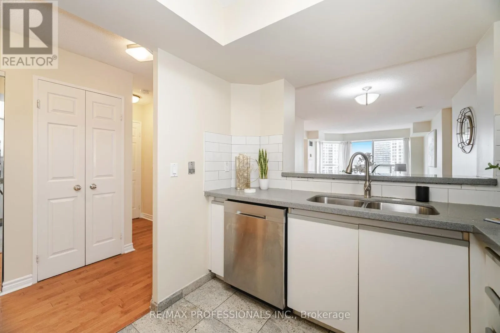 1606 - 335 WEBB DRIVE