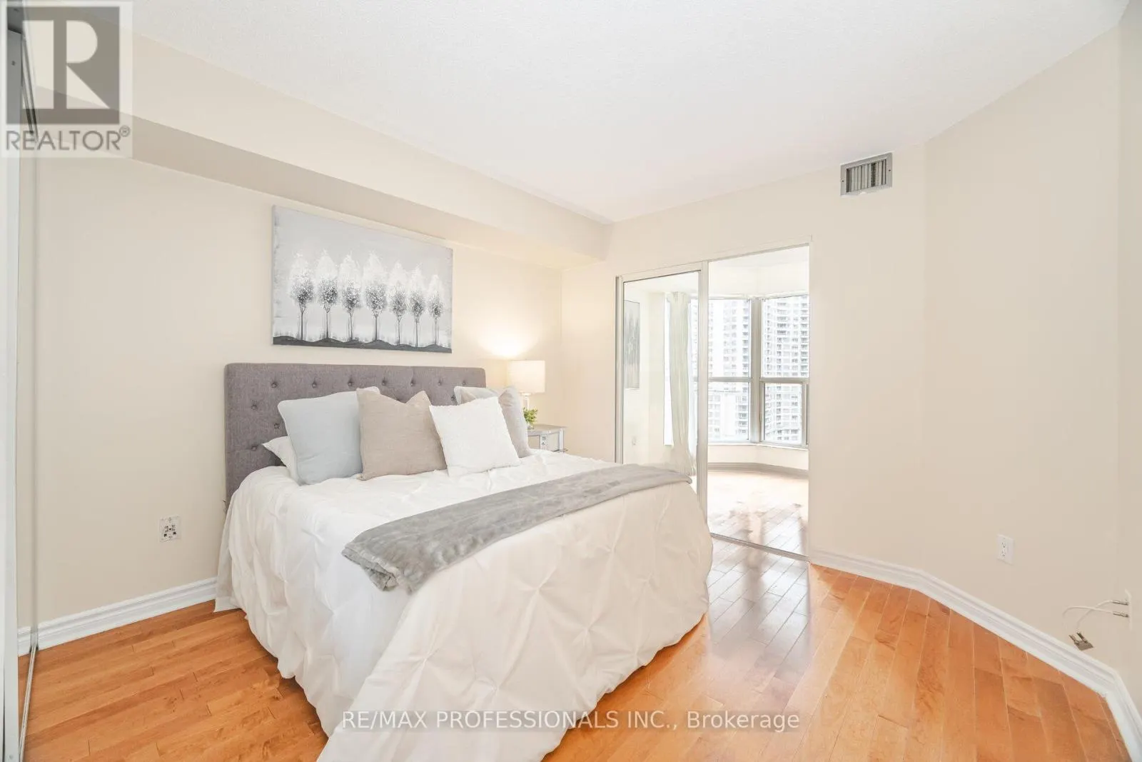 1606 - 335 WEBB DRIVE