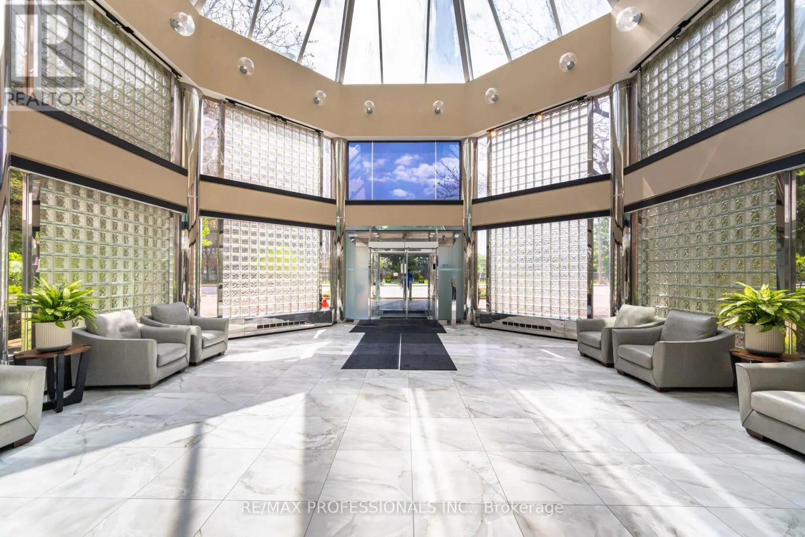 1606 - 335 WEBB DRIVE
