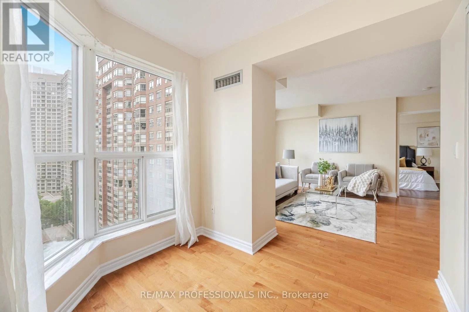 1606 - 335 WEBB DRIVE