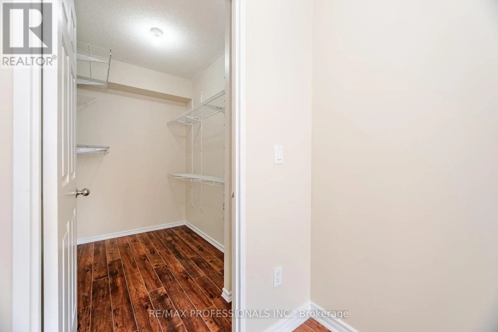 1606 - 335 WEBB DRIVE