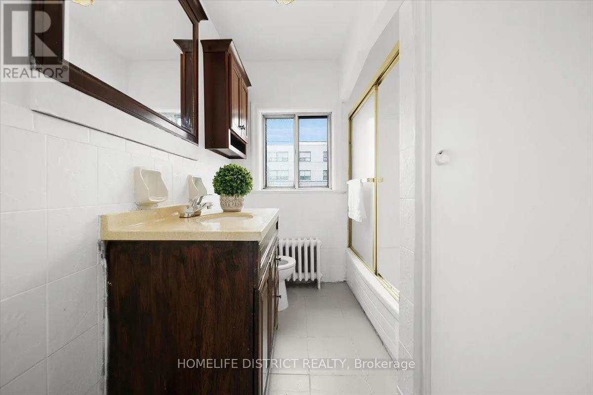 2055 EGLINTON AVENUE W