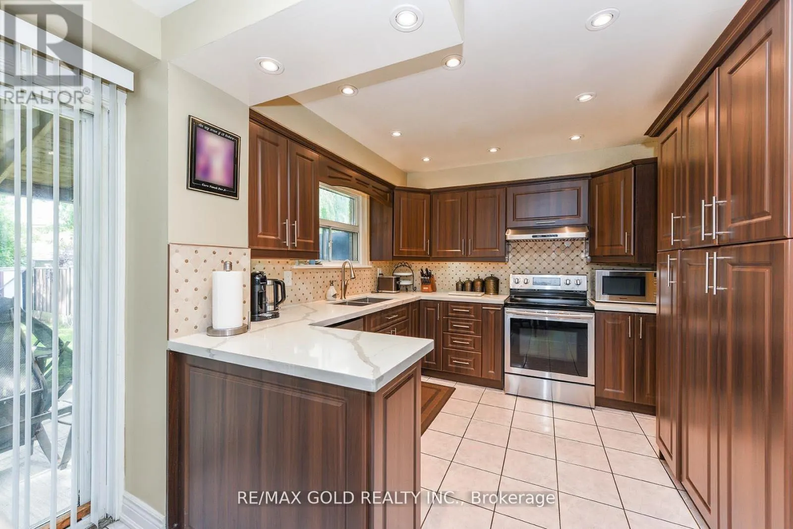 3507 LADDIE CRESCENT